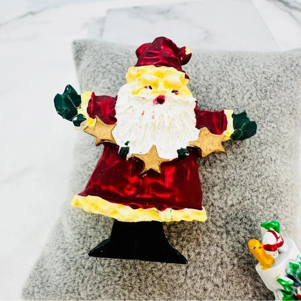 Vintage Christmas Brooch Pins Set of 2 Unisex Rustic Resin Santa Metal S… - Picture 2 of 8